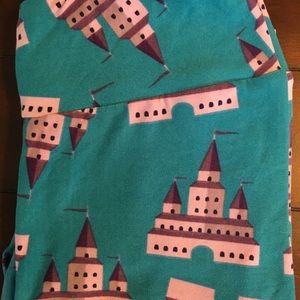 LuLaRoe Rare Disney Castle Leggings 🏰